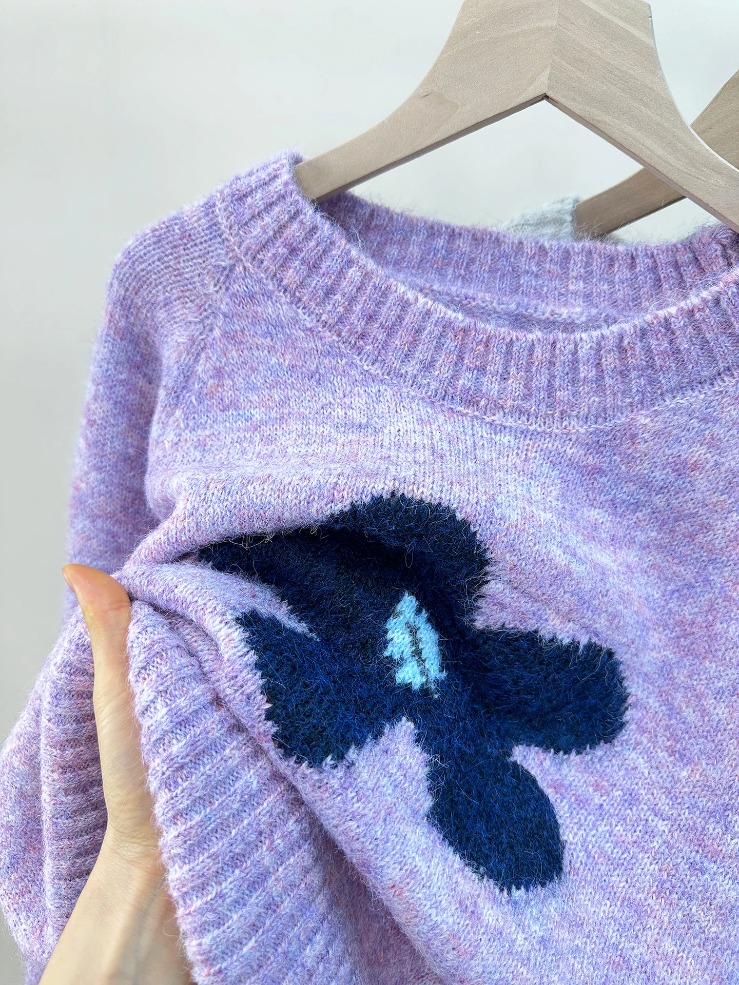 Korean Sle Floral Soft Skin-friendly round Ne Women's Sweater Winter Versatile Warm Knitted Top Comfortable All-match