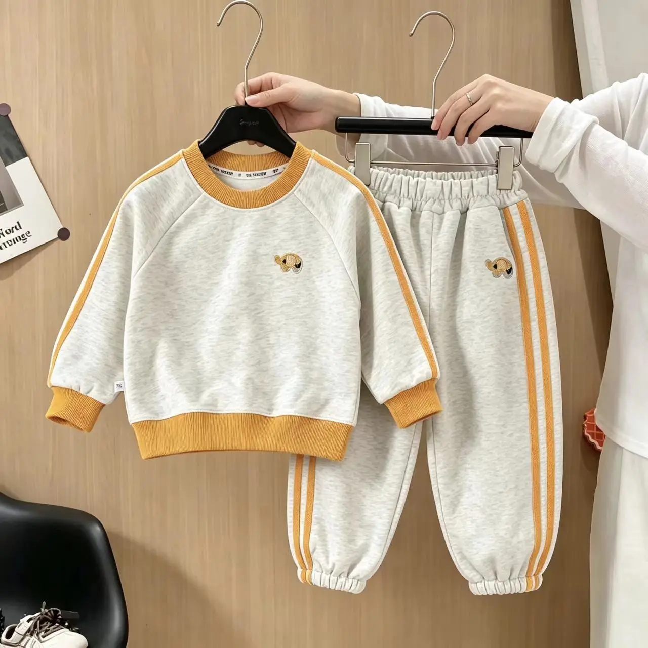 2026 Herbst Baby Jungen Mädchen Kleidungssets Kinder Cartoon Stickerei Sweatshirt Oberteile+Hosen 2-teiliger Kinder Langarm Freizeitanzug – Detail 3