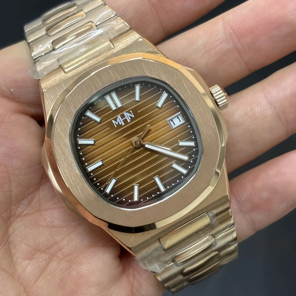 

Мужские роскошные автоматические механические часы GMT NH34/NH35/NH38/NH70/Miyota 8285 или кварцевые наручные часы VK63/VK61/VK64 с возможностью нанесения логотипа.