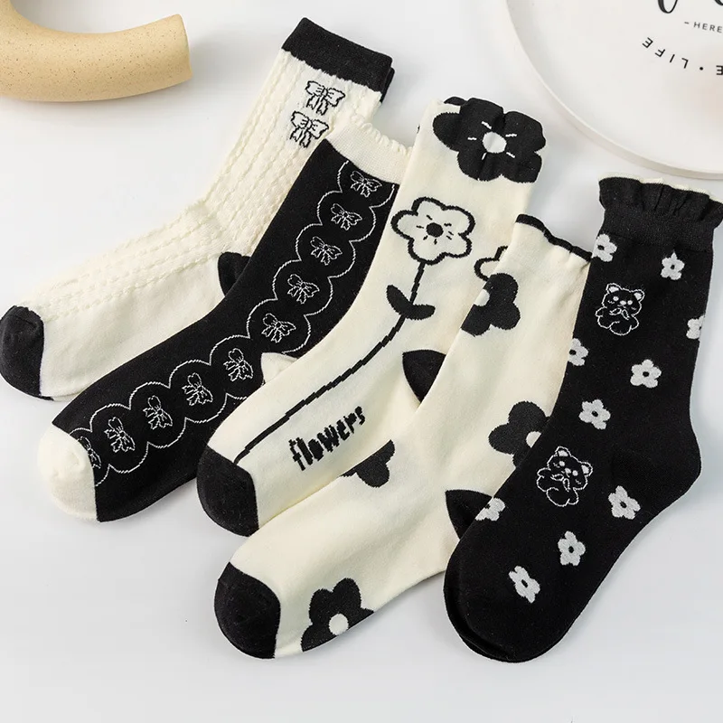 

Harajuku Striped Lettered Black White Ankle Socks Hipster Four Season Flower Literary Short Sokken Simple Campus Dropshipping