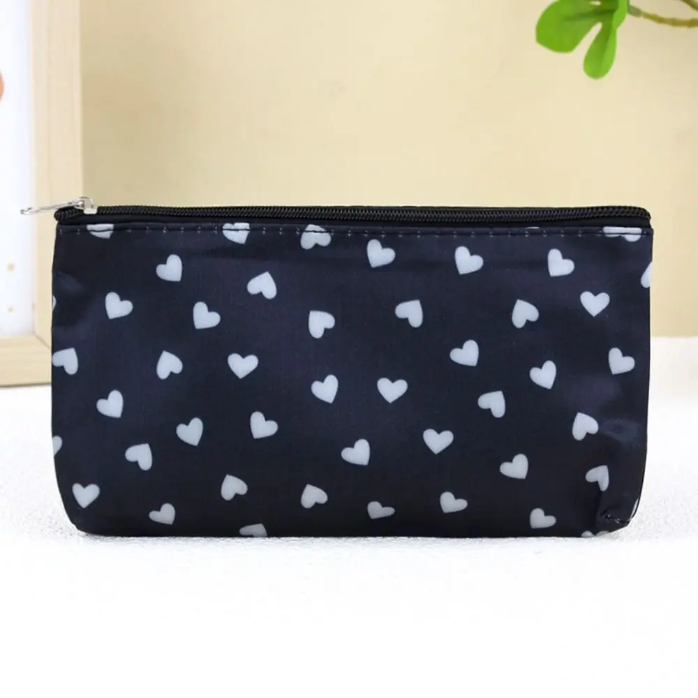 Heart Pattern Makeup Bag Large-Capacity Multi-Functional Zippered Toiletry Storage Bag Space Saving Fashion Design
