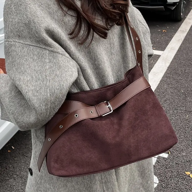 

Новая стильная универсальная женская сумка через плечо 2025 года: модная деловая сумка-кроссбоди класса люкс