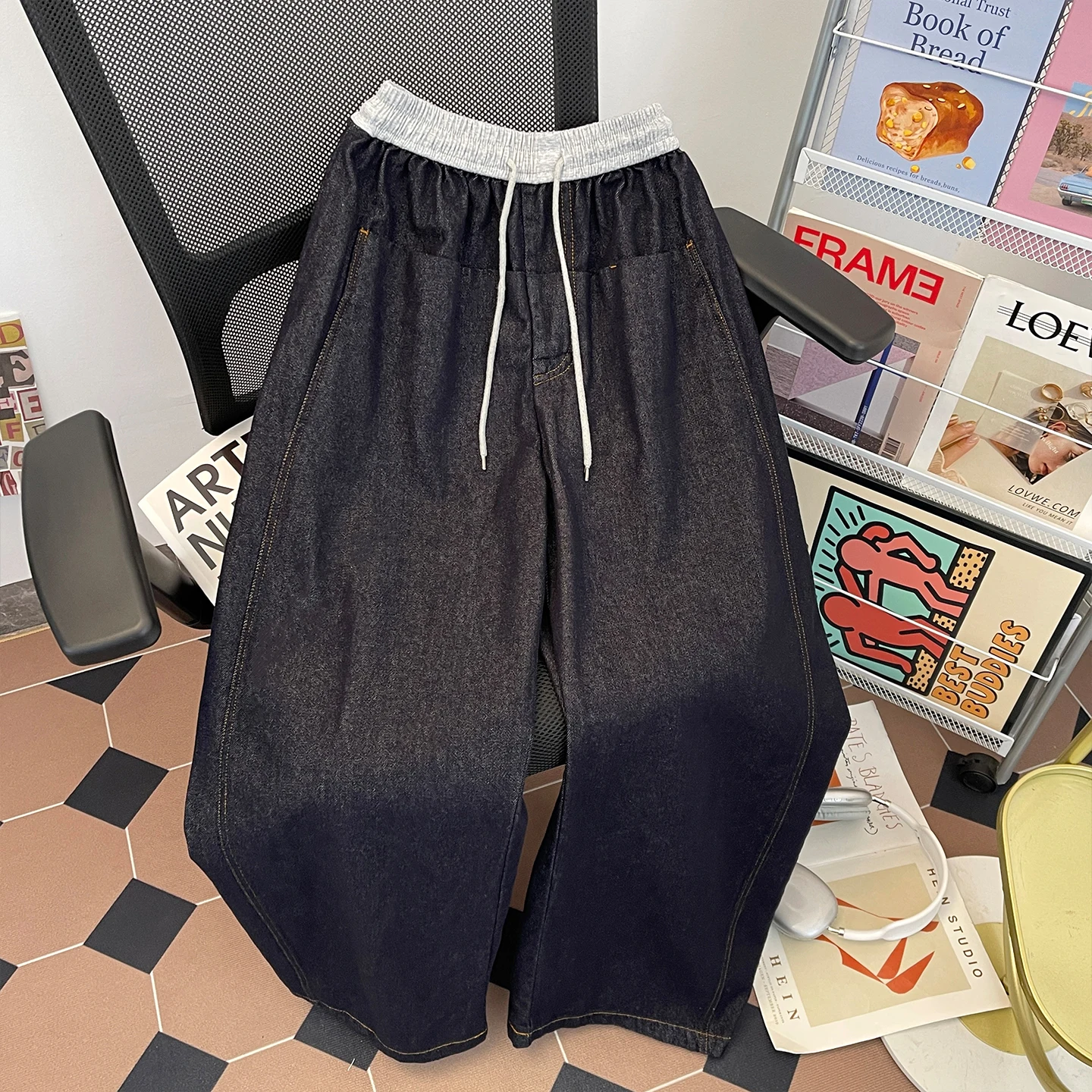 Calça jeans masculina com emenda azul profundo, cintura elástica, cordão, perna larga, outono, moda casual, cor contrastante