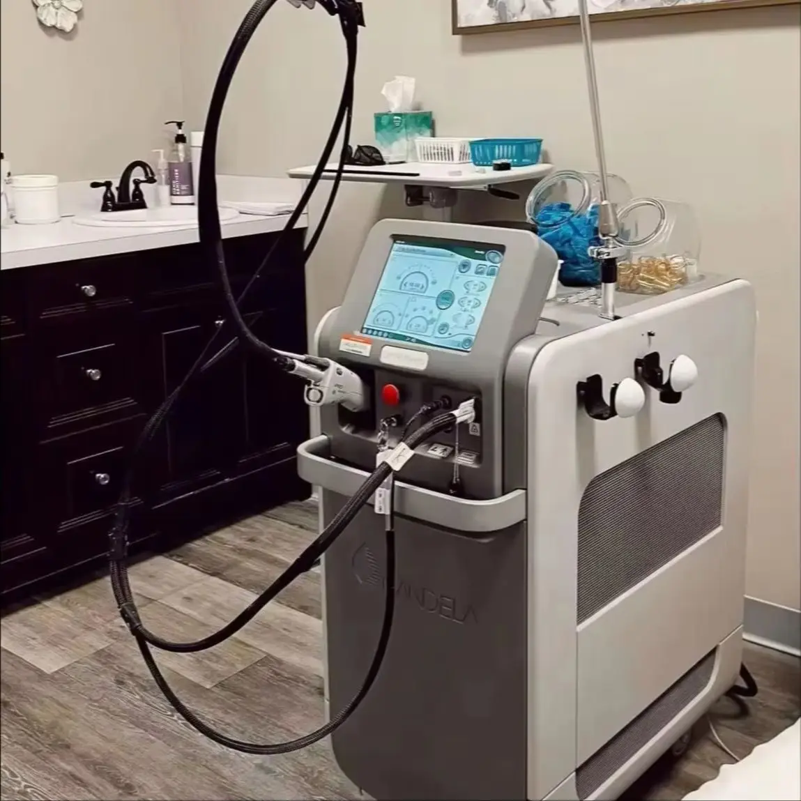 High Quality Multi Wavelength Long Pulse Laser Device 755 1064 532nm Alexandrite Painless Permanent Hair Removal Salon Equipment