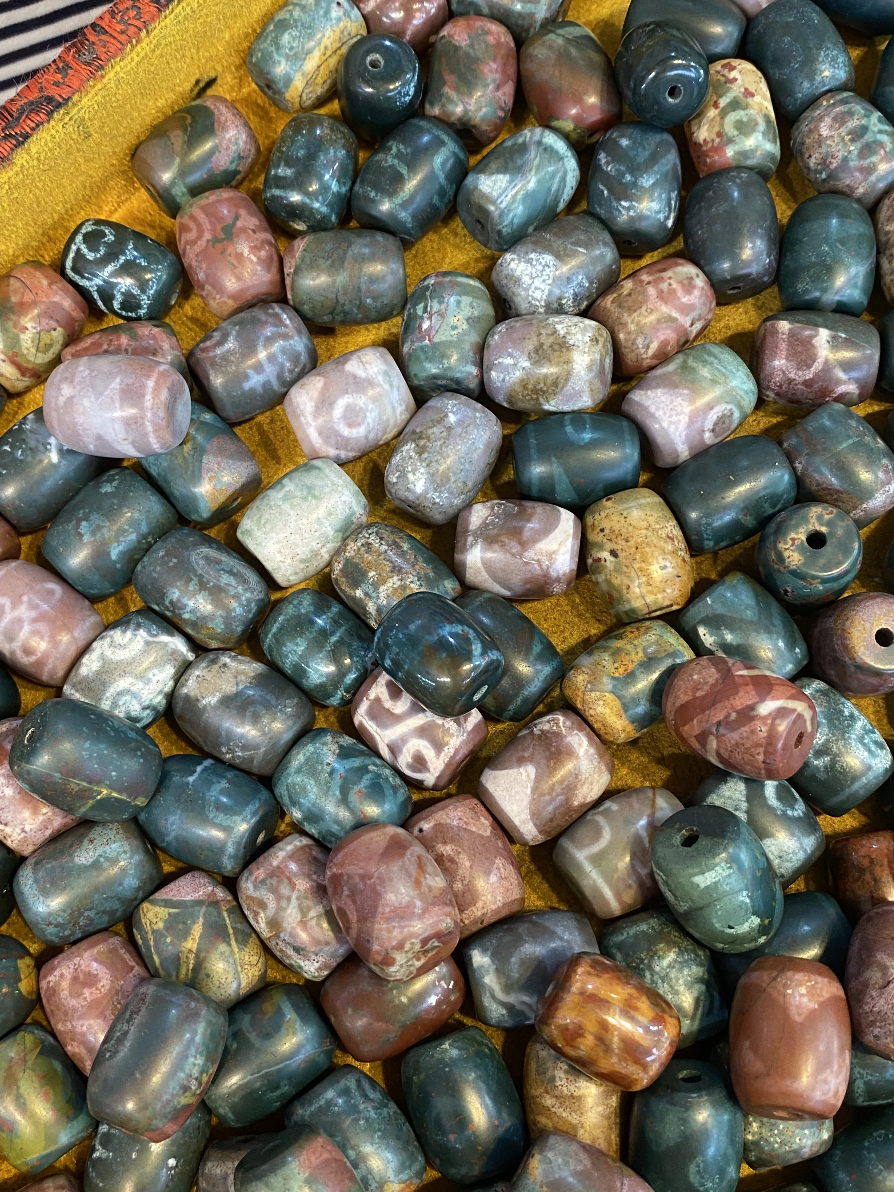 100pcs/lot natural red and green cinnabar xiangxiong agate dalo dzi Multiple patterns oval Handmade beads Ethnography jewelry