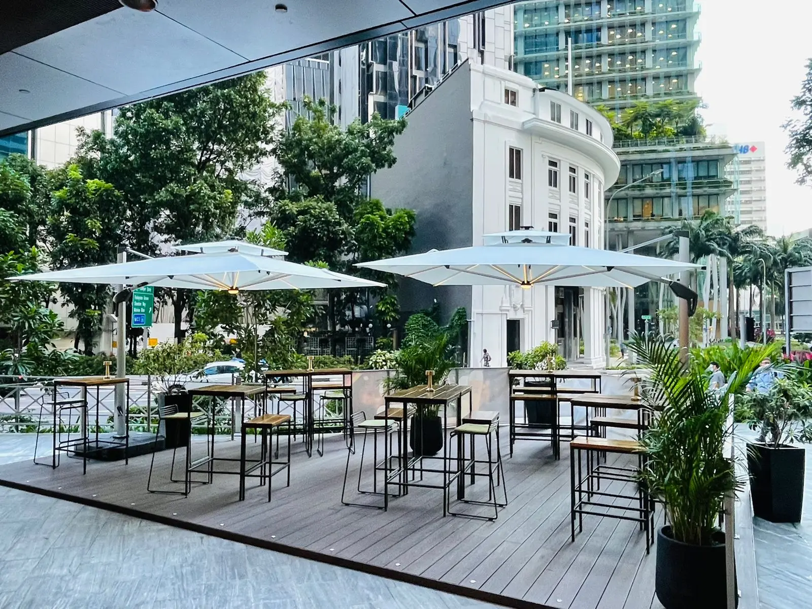 Space Aluminum Roma LED Outdoor Parasol Custom Logo Waterproof Patio Umbrella For Garden Cafe Courtyard Wholesale