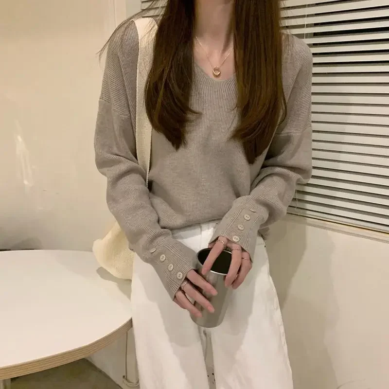 ربيع الخريف 2025 الكورية نمط سليم تيشيرت ضيق بأكمام طويلة محبوك المرأة أسود أبيض سترة برقبة على شكل v موضة الأمومة
