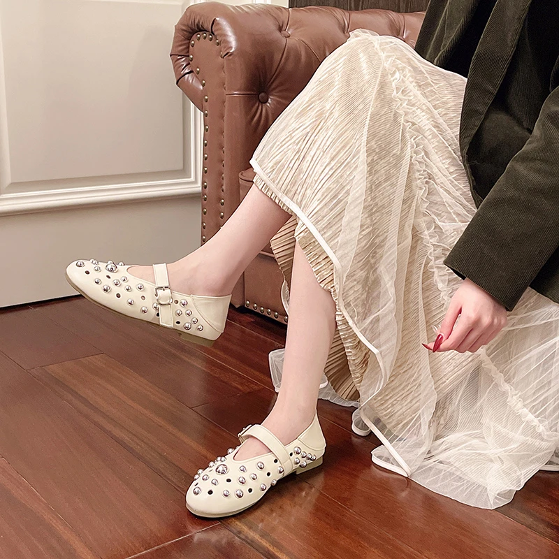 

Женские туфли с высоким голенищем, круглым носком, декорированные бусинами и пряжкой, низкие, стильные, универсальные, удобные, нескользящие, дышащие и износостойкие