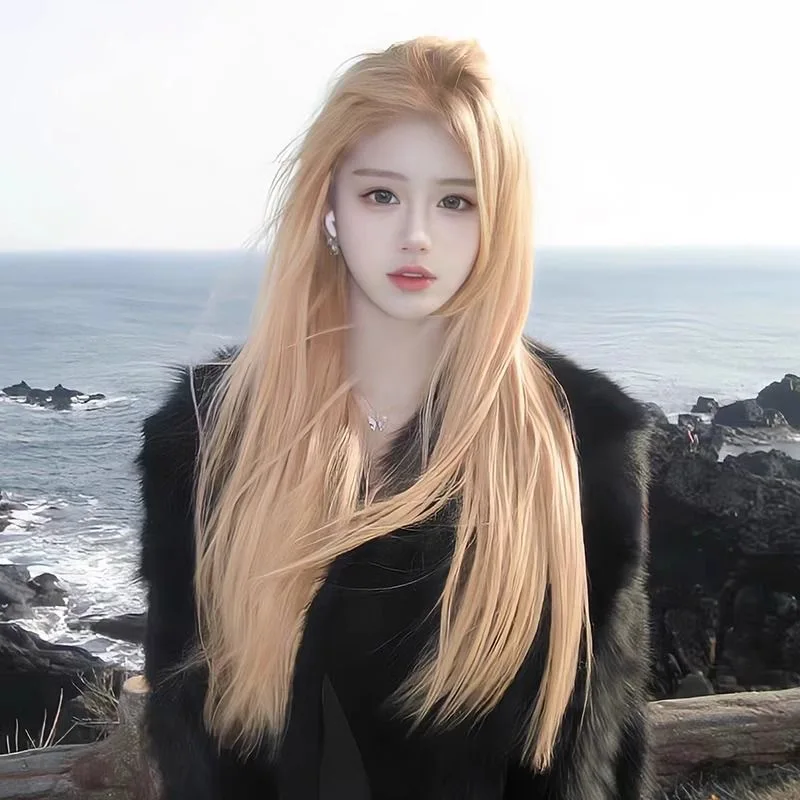 Long Straight Blonde Synthetic Wig Middle Part Natural Look Heat Resistant Fiber Hair for Women Fashion Party Cosplay Daily Wear