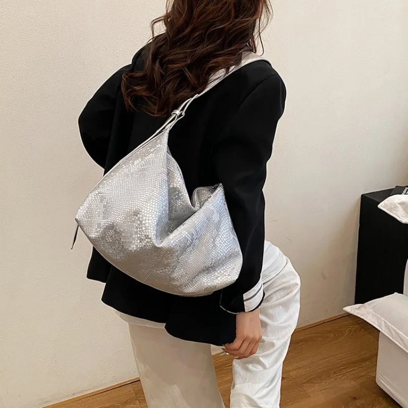 حقيبة يد رشيقة براقة فاخرة لحفل العشاء مناسبة رسمية 2025 موديل جديد أنيق رائع أنيق خالد متعدد الاستخدامات أنيق