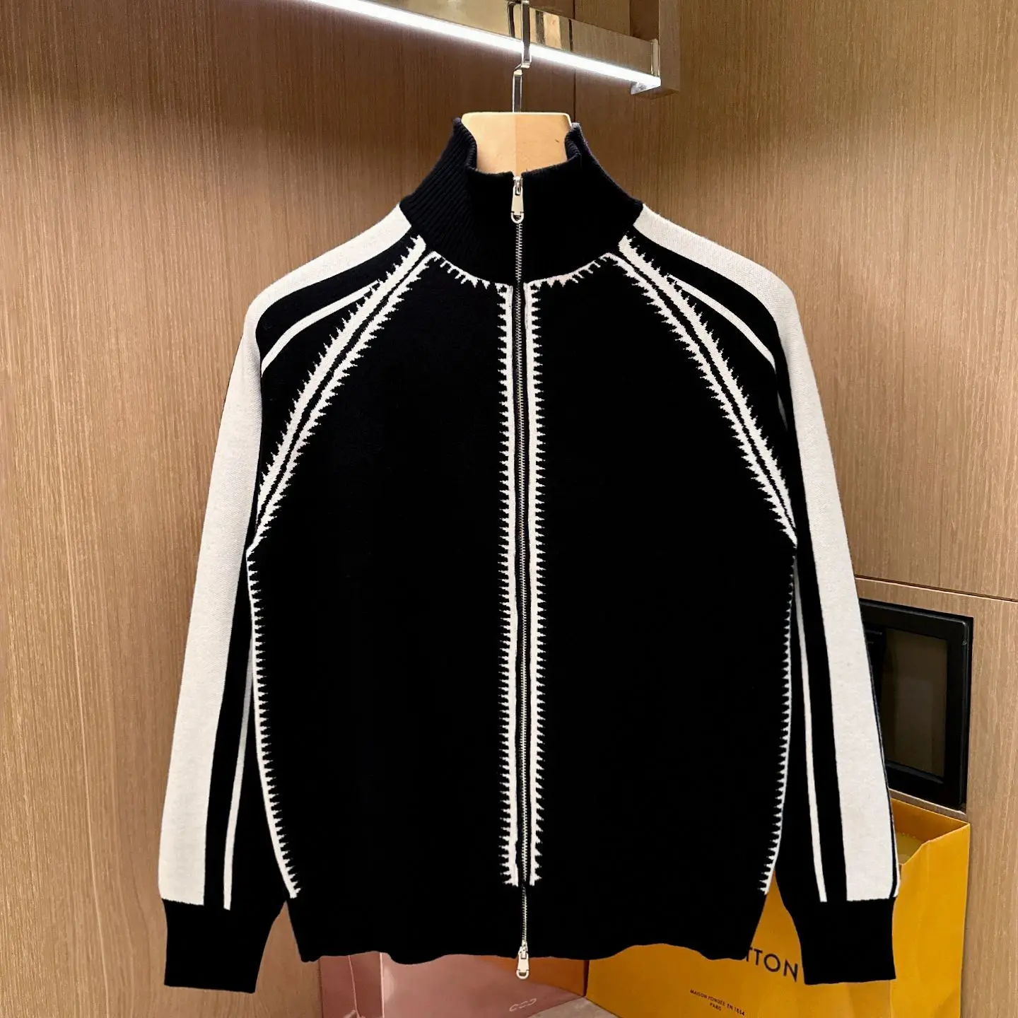 

Ретро-американский свитер-пальто в стиле колор-блок для мужчин, повседневная вязаная верхняя одежда с высоким воротником для осени и зимы, для прогулок по городу