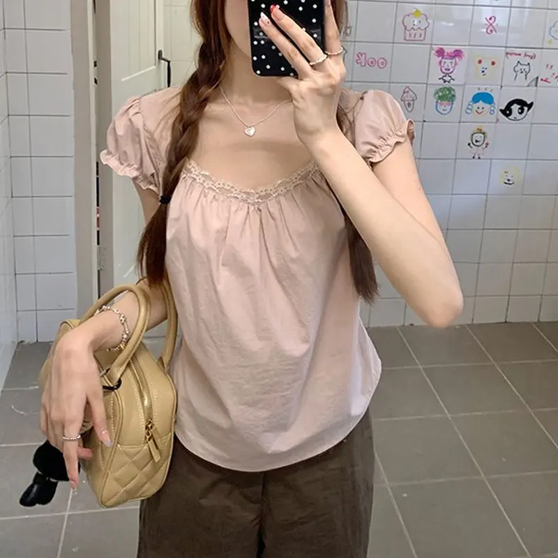 

Aura French Style Lace Spliced Folds Shirts Summer Square Collar Female Clothing Short Sleeve Fashion Sweet Solid Color Blouse