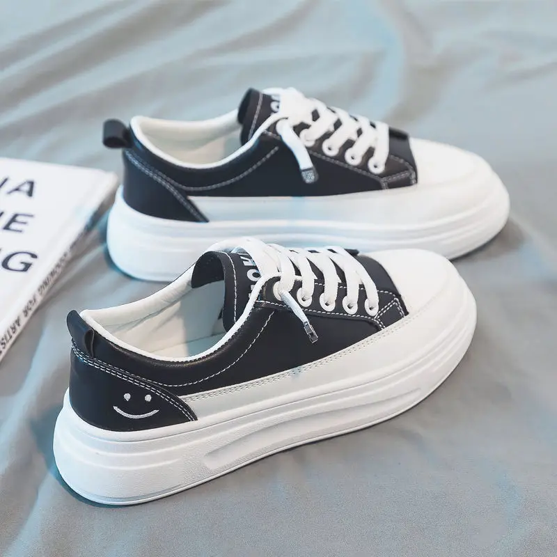 Весенняя женская обувь, улыбающиеся женские туфли на толстой подошве, модные повседневные белые теннисные кроссовки на плоской подошве, летние молодежные студенческие туфли для девочек