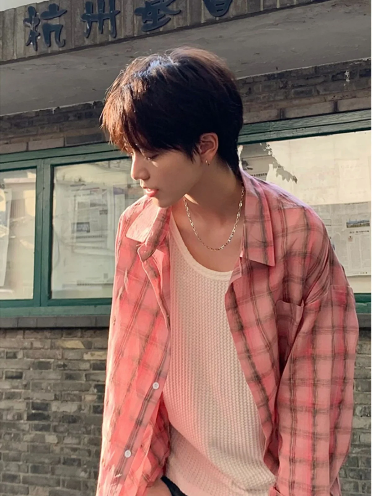 

Винтажная американская мужская рубашка в розовую клетку, летняя тонкая верхняя одежда с защитой от солнца, молодежная свободная рубашка с длинными рукавами из полиэстера...