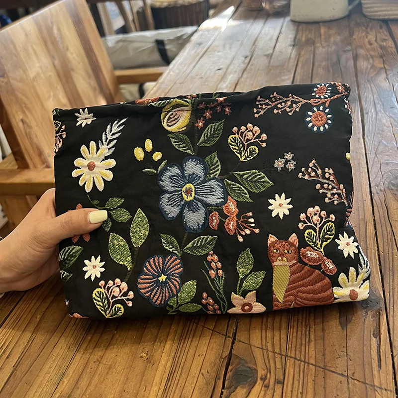 2023 New Fashion Embroidered Jacquard Clutch Makeup Bag Cosmetic Bag Travel Toiletry Skincare Products Organizer Pouch Makeup