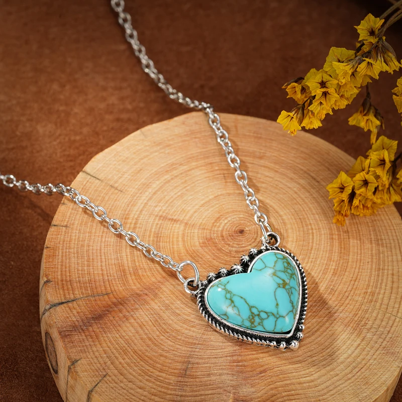 Vintage Heart Imitation Turquoise Stone Pendant Necklaces for Women New Bohemia Style Sweater Chain Jewelry Accessories