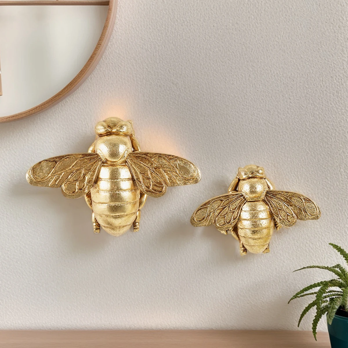 1PC, a unique and creative golden bee-shaped wall decoration craft wall hanging room decoration accessories room decoration