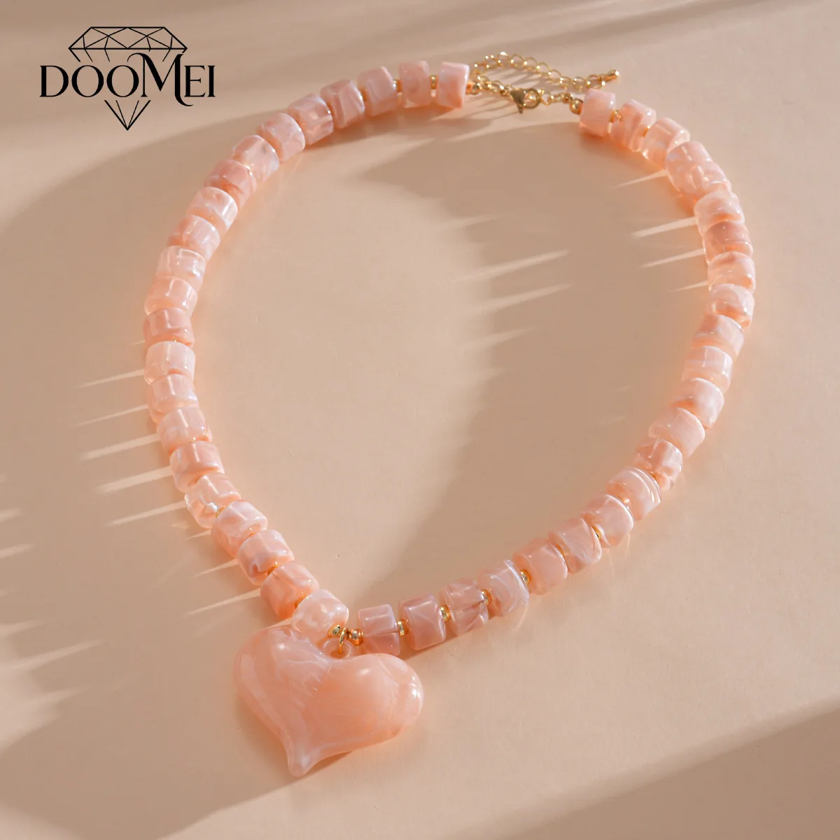 DOO MEI Bohemian Clear Acrylic Bead Chain Necklace Women Heart Pendant Necklace Vintage Holiday Party Wedding Jewelry