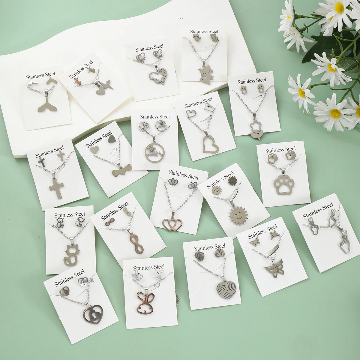 12-Piece Random Silver Stainless Steel Necklace and Earring Set, 12 Pairs of Earrings + 12 Necklaces, Various Styles of Pendants Including Stars, Moons, Elephants, Women's Jewelry, a Must-Have for Mother's Day and Valentine's Day
