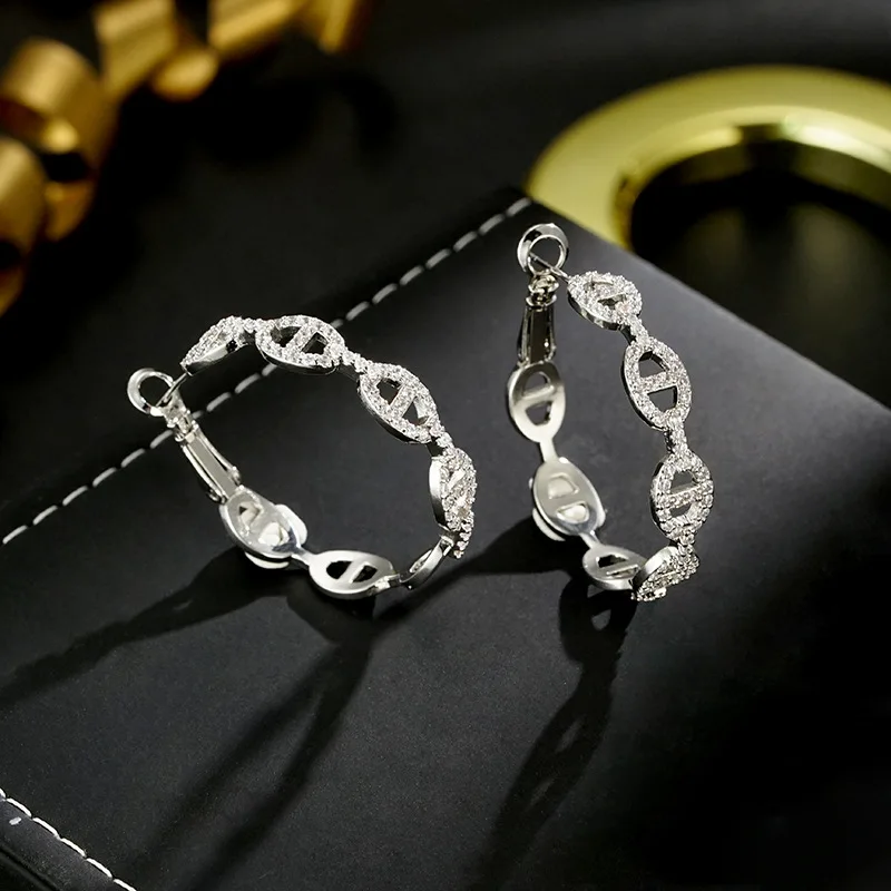 Internet explosion Pig nose earrings Japanese shaped circle Light luxury Internet celebrity temperament Versatile earrings Earri