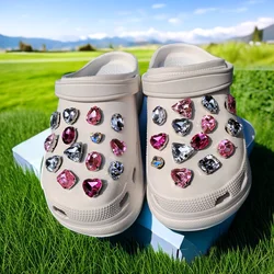 Dijes de zapatos con agujeros para manualidades, decoración de hebilla de zapato de cristal de diamante de colores, accesorios de dijes para niños, regalo de fiesta, novedad de 2024