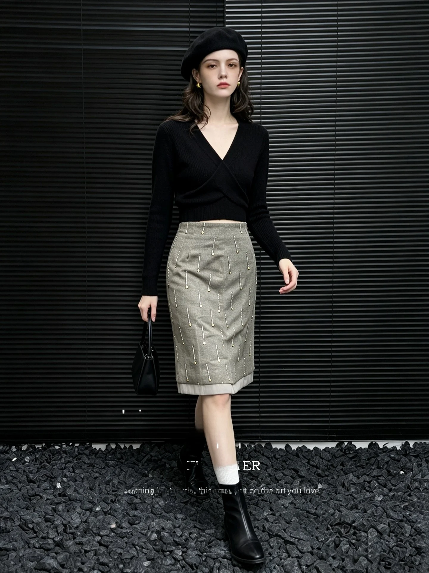 Huaappuw Retro Heavy Bead Half Skirt Women's New Design Versatile Short Skirt Autumn 2026 French Style Splice High Waist A-Li...