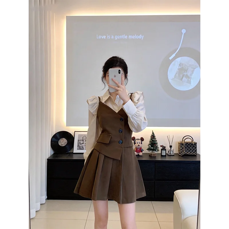 

Elegant Women's Two-Piece Set Short Sleeve Neck Design Loose Fit Spring Fashionable Dress And Strapless Gown Ensemble