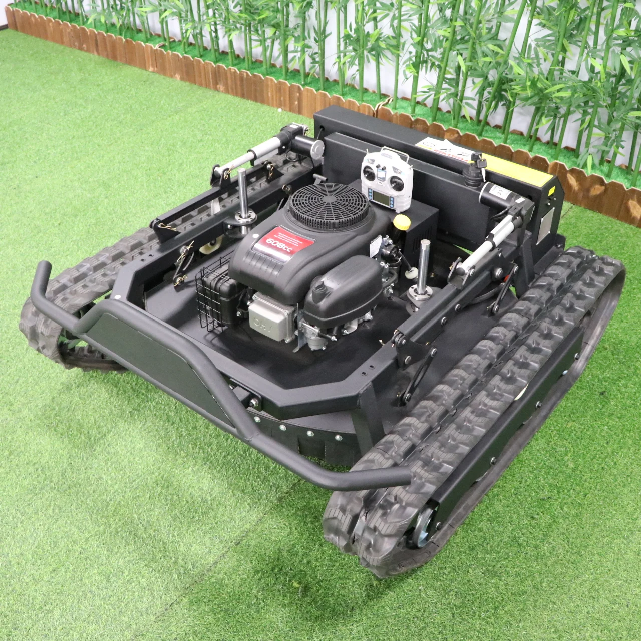 Self Propelled Slope Lawn Mower 900mm 22hp Loncin Engine Mulching Type 0-260mm Height for Park Garden Farm 7L Fuel Tank