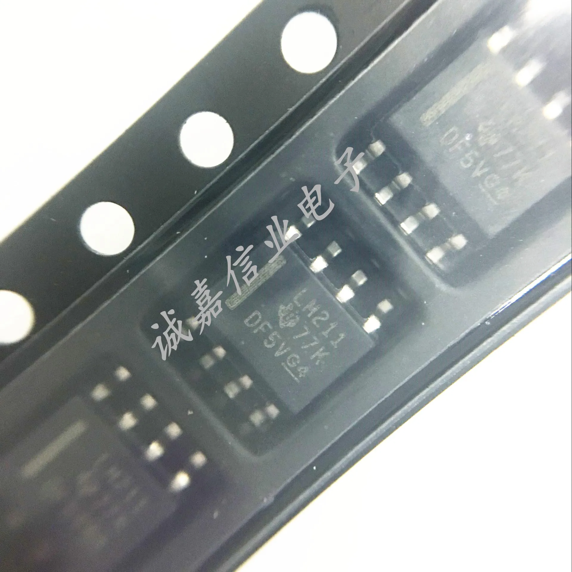 10pcs/Lot LM211DR SOP-8 MARKING;LM211 Analog Comparators Differential w/Strob Operating Temperature:- 40 C-+ 85 C