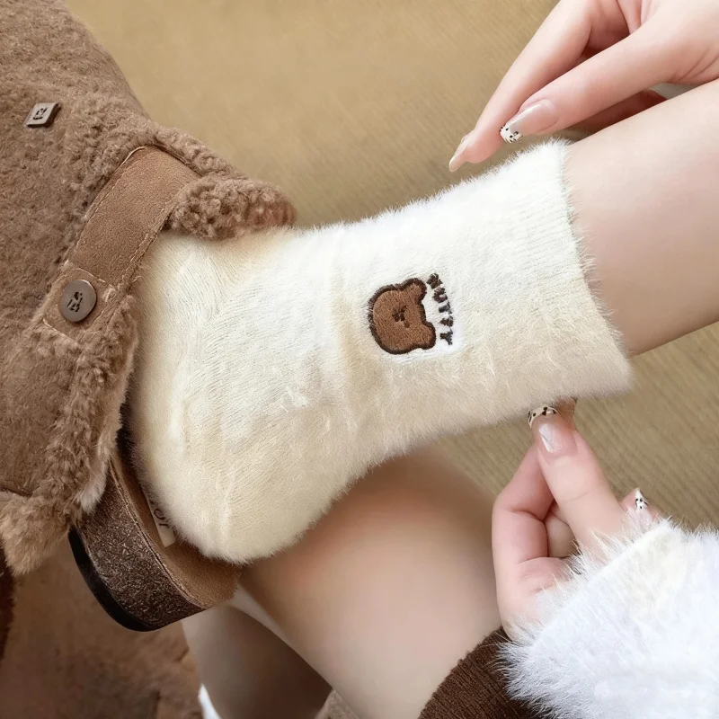 4 Paar dicke und warme Mid-Tube-Socken mit Cartoon-Tier-Schleifenmuster für Damen im Herbst und Winter, geeignet für den Innenbereich – Detail 5