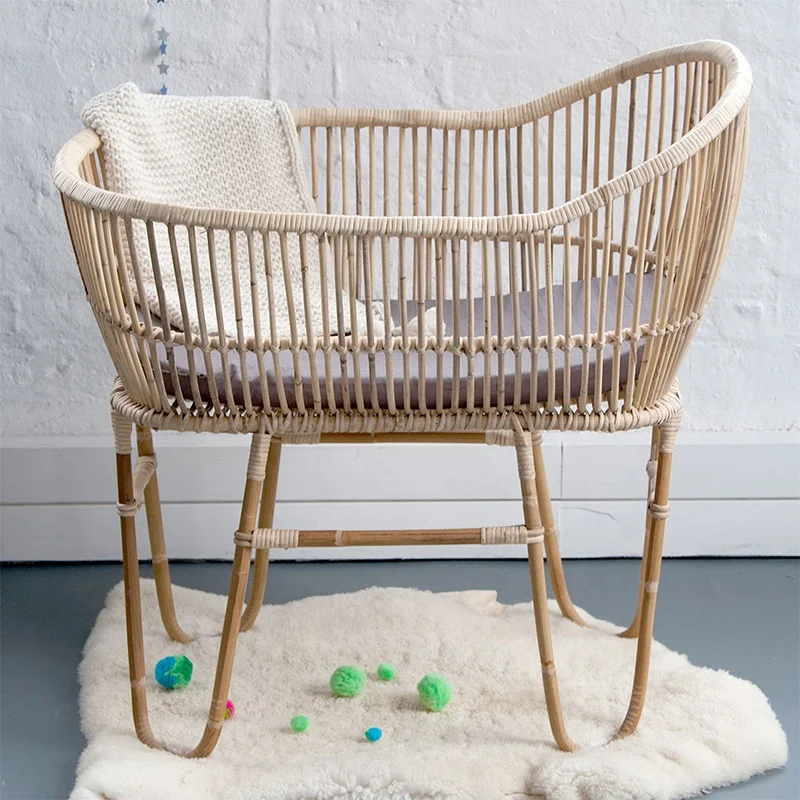 Cama de bebé de ratán única, cuna de mimbre