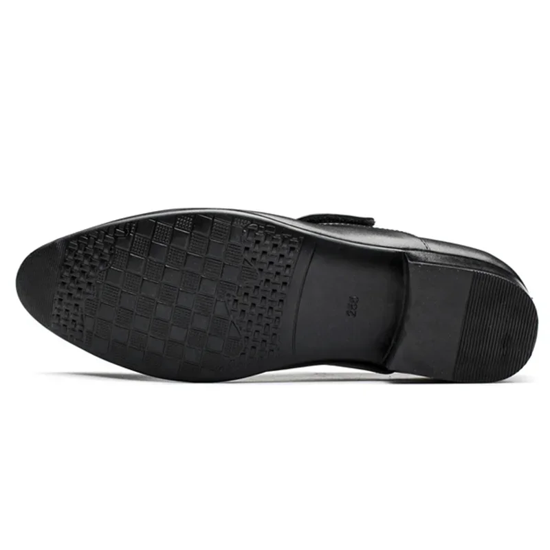 Mocassins de couro antiderrapante masculinos, sapatos pretos para dirigir, tênis masculinos, sapatos de vestir, calçado leve e respirável, plano