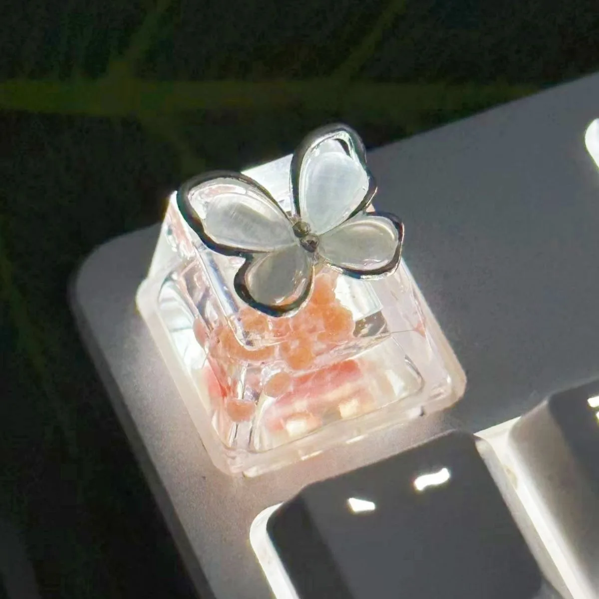 Butterfly Personality Keycaps Butterfly Rotatable Unzip Flowers Transparent Resin Keycaps for Mechanical Keyboard