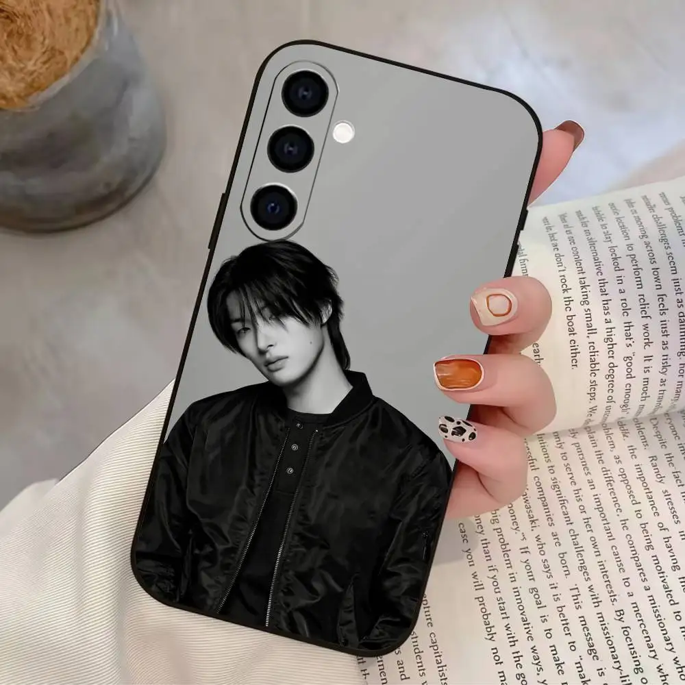 A-ATZ Kpop Handyhülle für Samsung Galaxy A73/A72/A71/A70/A53/A52/A51 Weiche Silikonhülle in Schwarz