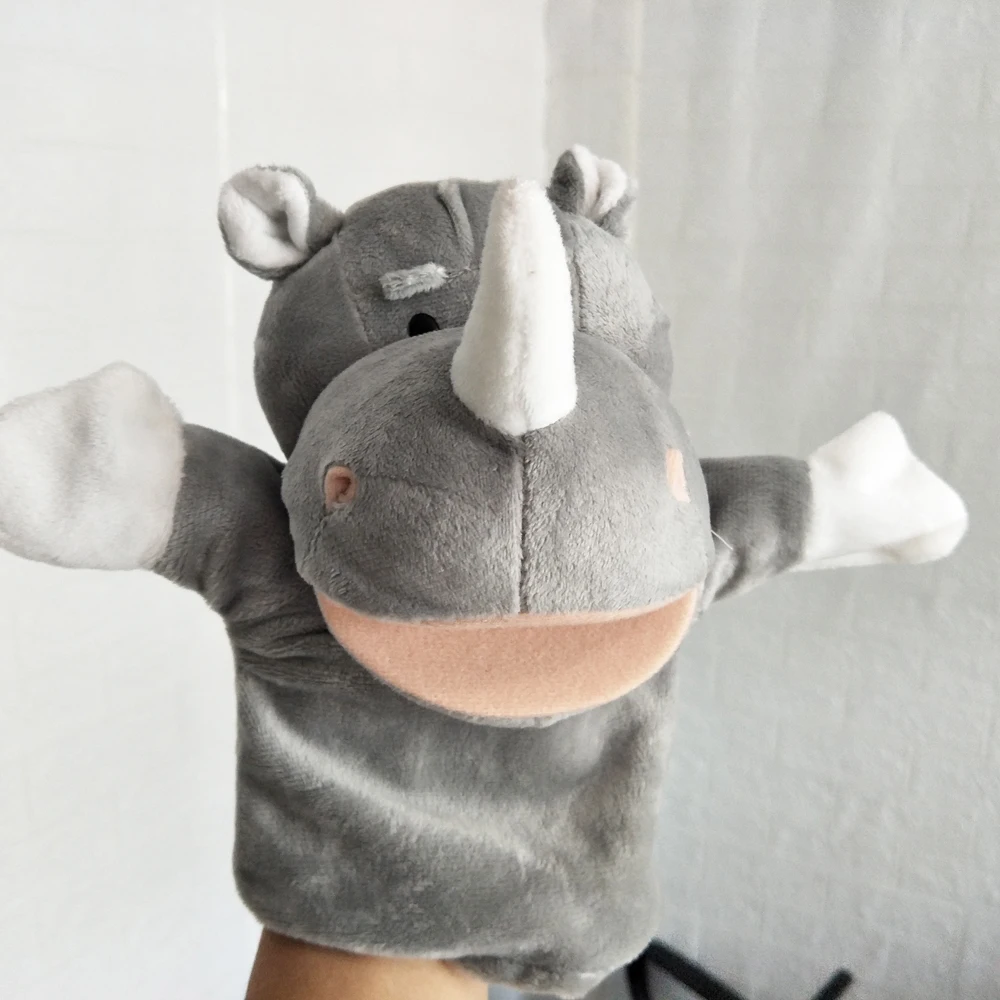 口を開けたサイのハンドパペットの赤ちゃんぬいぐるみ