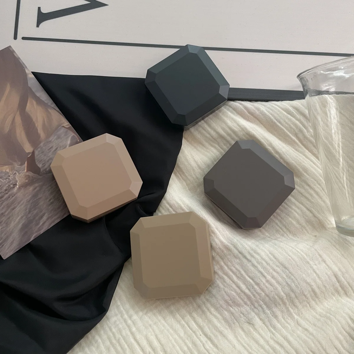 Thumbnail 4 - #33 Trending Contact Lens Cases Right Now