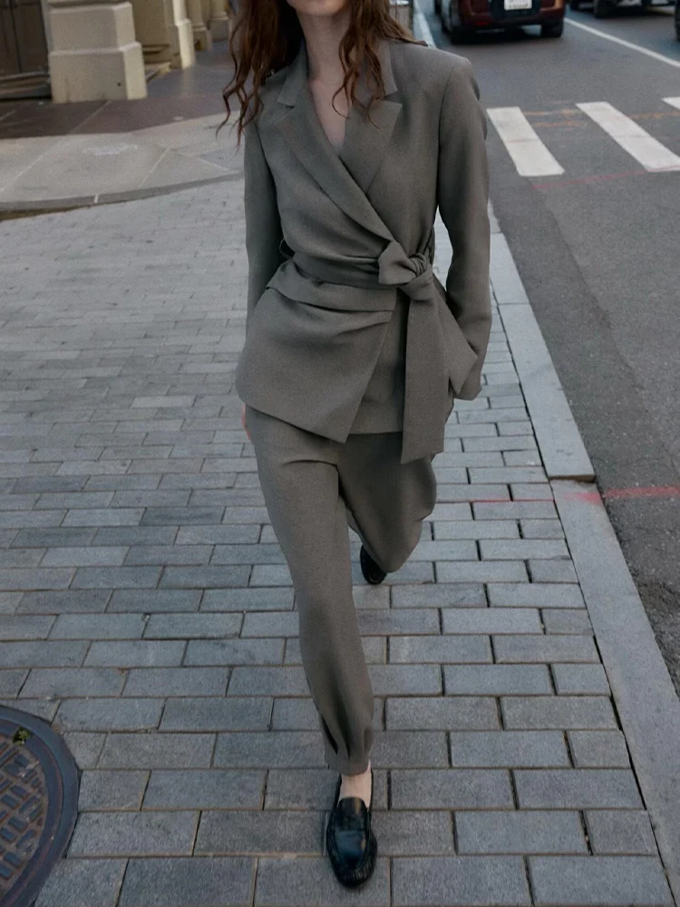 

Осенний новый модный тренд в европейском и американском стиле, женский облегающий костюм с лацканами и подплечниками, пояс, куртка, брюки