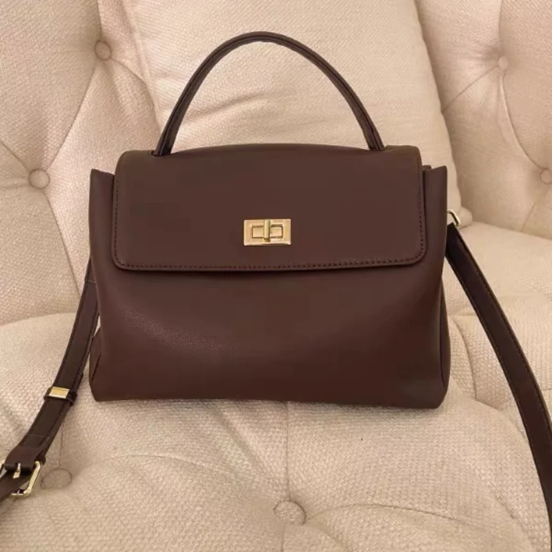 

Vintage Korean Niche Shoulder Bag Women's Lock-on Handbag Solid Color Crossbody Bag Autumn Winter Fashion Versatile Casual Bag