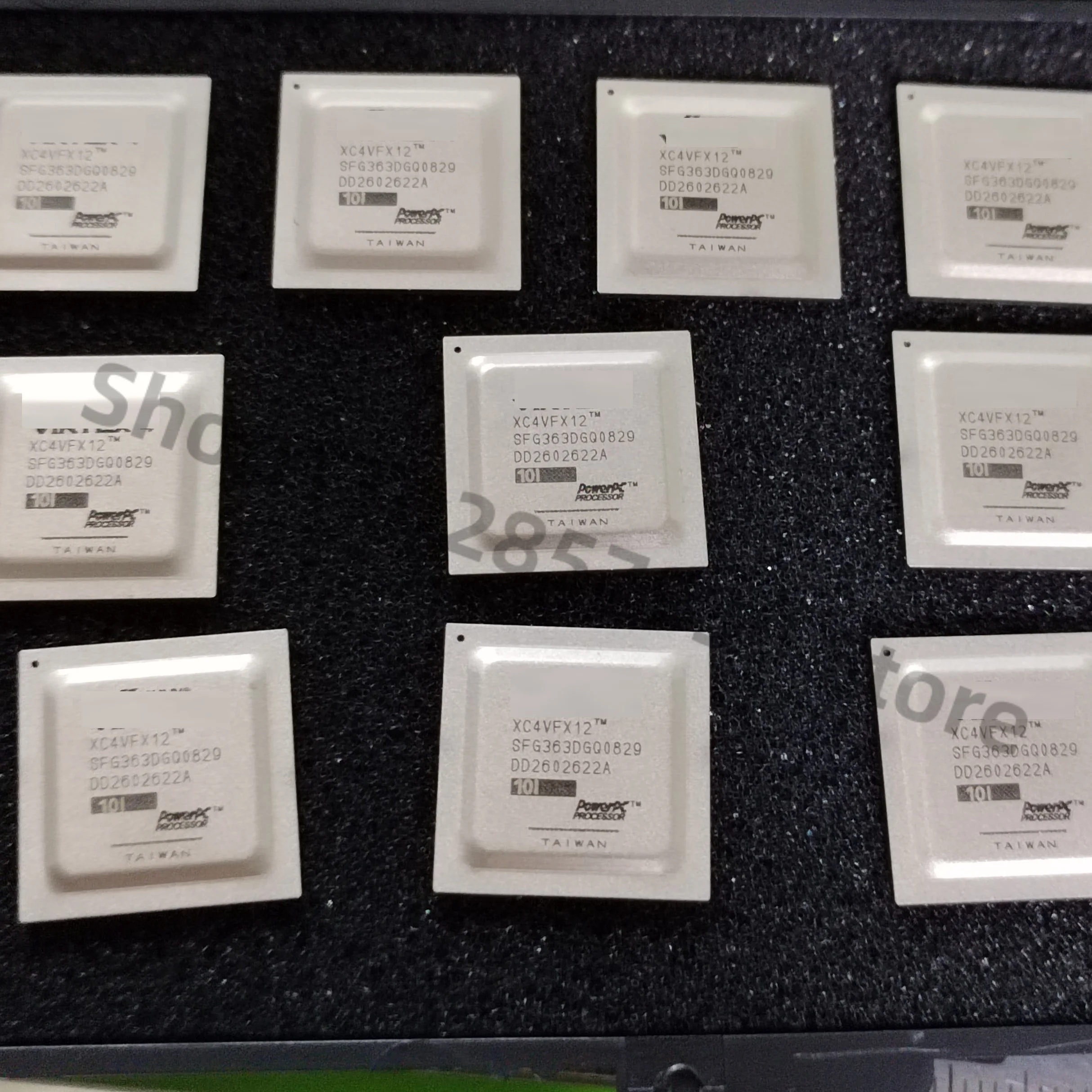 

XC4VFX12-10SFG363I XC4VFX12 10SFG363I BGA 1PCS/LOT FPGA - Field Programmable Gate Array