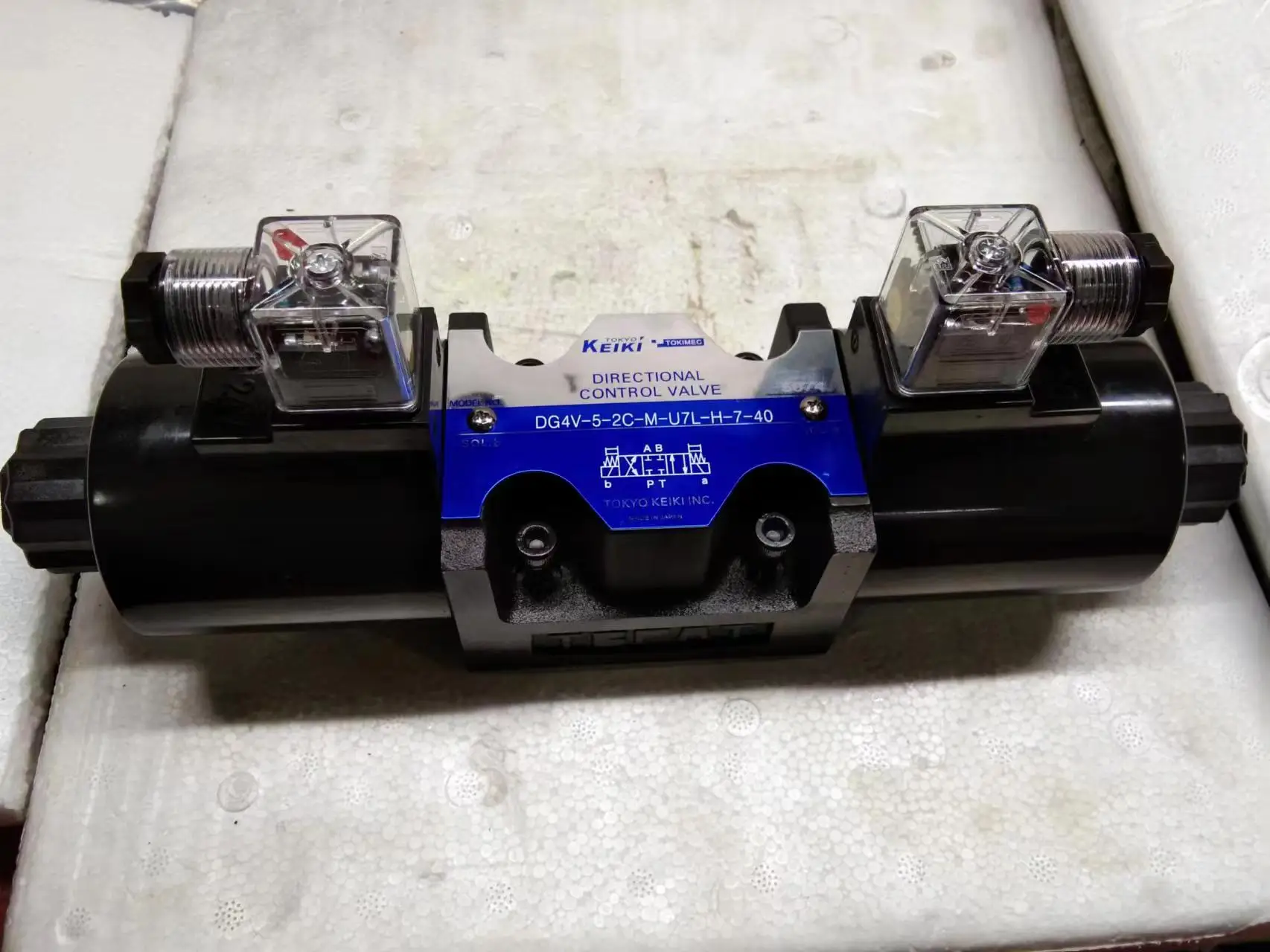 الملف اللولبي الطيار صمام DG5V-7-2C-U7-H-82-JA599 DG4V-5-2C-M-U7L-H-7-40 صمامات التحكم الاتجاهي DG5V-7/DG5V-H8 #6