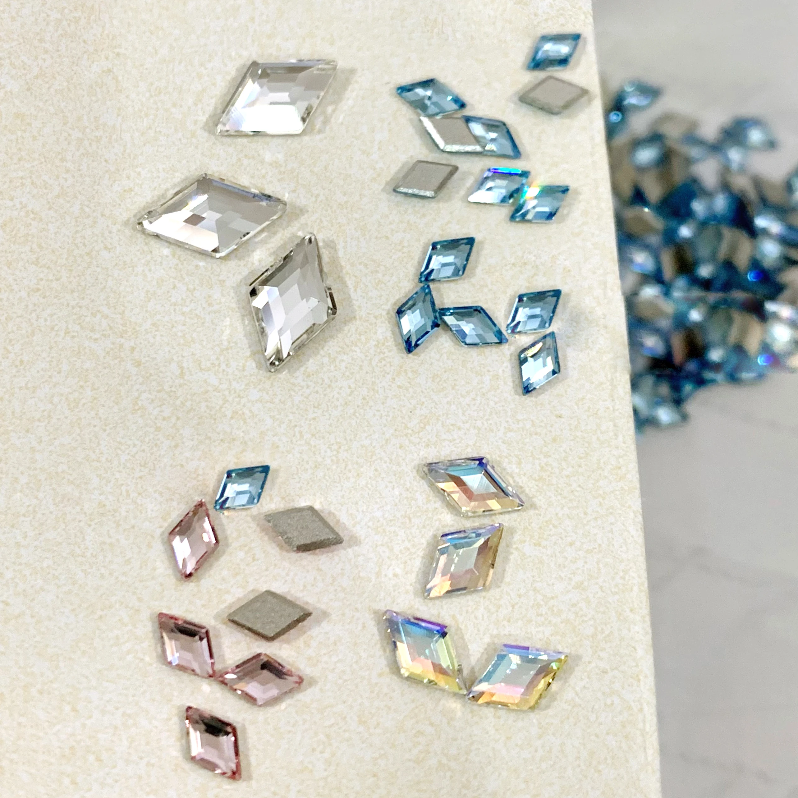 Top-Qualität, rautenförmiger Strass-Kristall, flacher Boden, glitzernde Glas-Nagelkunst, Schönheit, 3D-Nagelkunst-Dekoration