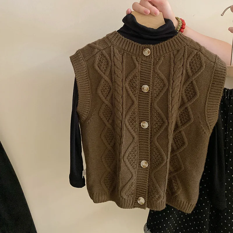 Girls Suit 2024 Autumn New Childrens Wear Korean Baby Girl Twist Knitted Waistcoat Base Shirt Polka Dot Pants Three-piece Set image 3
