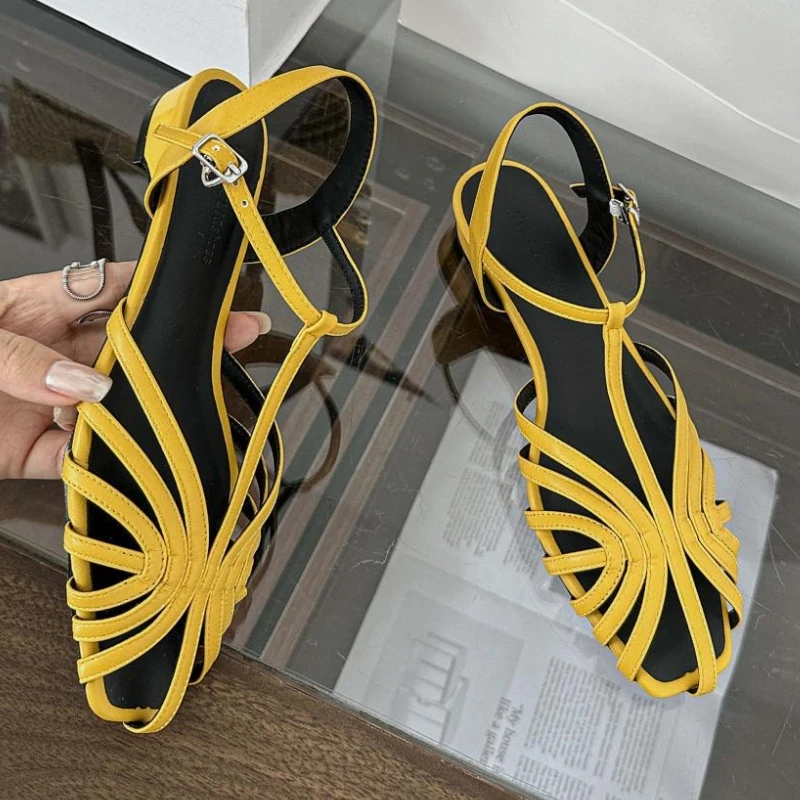 

Дизайнерские римские сандалии, женские летние новые плетеные полые повседневные туфли, женская модная пляжная обувь на мягкой подошве с пряжкой на низком каблуке для женщин