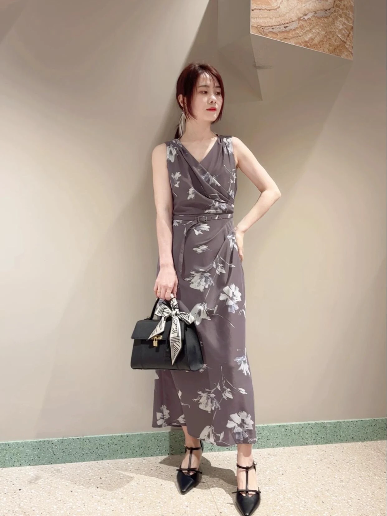 

Новое летнее женское платье миди с V-образным вырезом и поясом, удобное, с принтом, стройнящее, длинное, для повседневной носки, из полиэстера