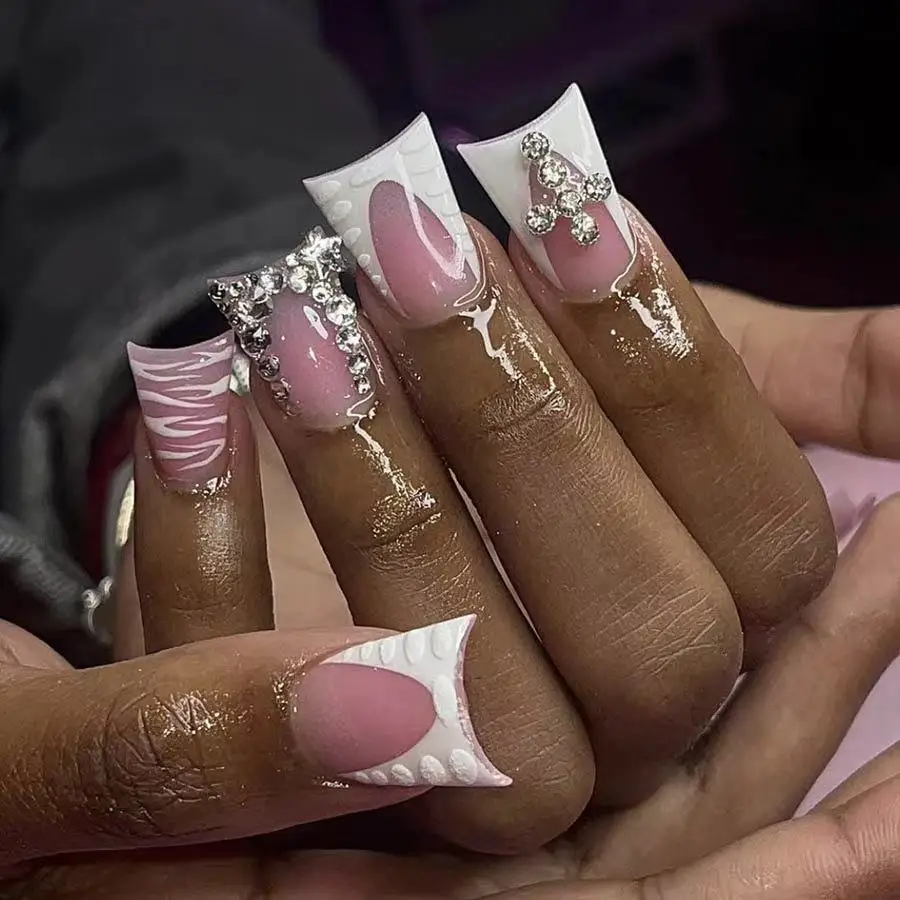 24 Uds. De uñas postizas acampanadas de longitud media con estampado de cebara, diseño de diamante, arte de uñas postizas desmontable, color blanco brillante