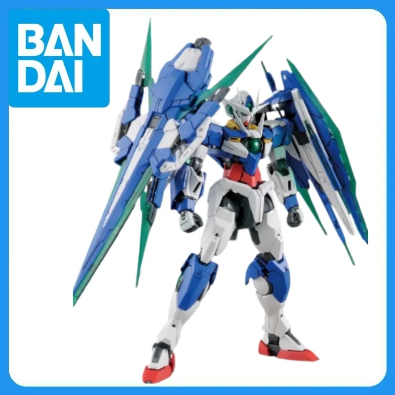 En Stock, Original BANDAI Kidou Senshi Gundam 00V GNT-0000 00 Qan[T] GNT-0000/FS 00 Qan[T] Full Saber MG 1/100 Modelo Decorativo