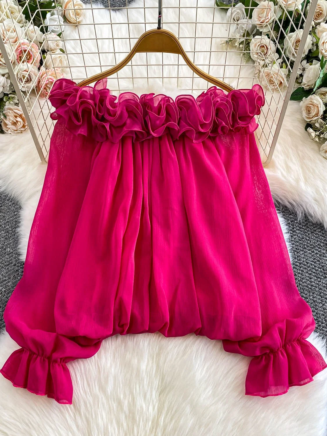 

Женская шифоновая блузка во французском стиле с расклешенными рукавами, на одно плечо, с 3D кружевом, осенняя новинка, модный красивый топ с узором «Снежинка»