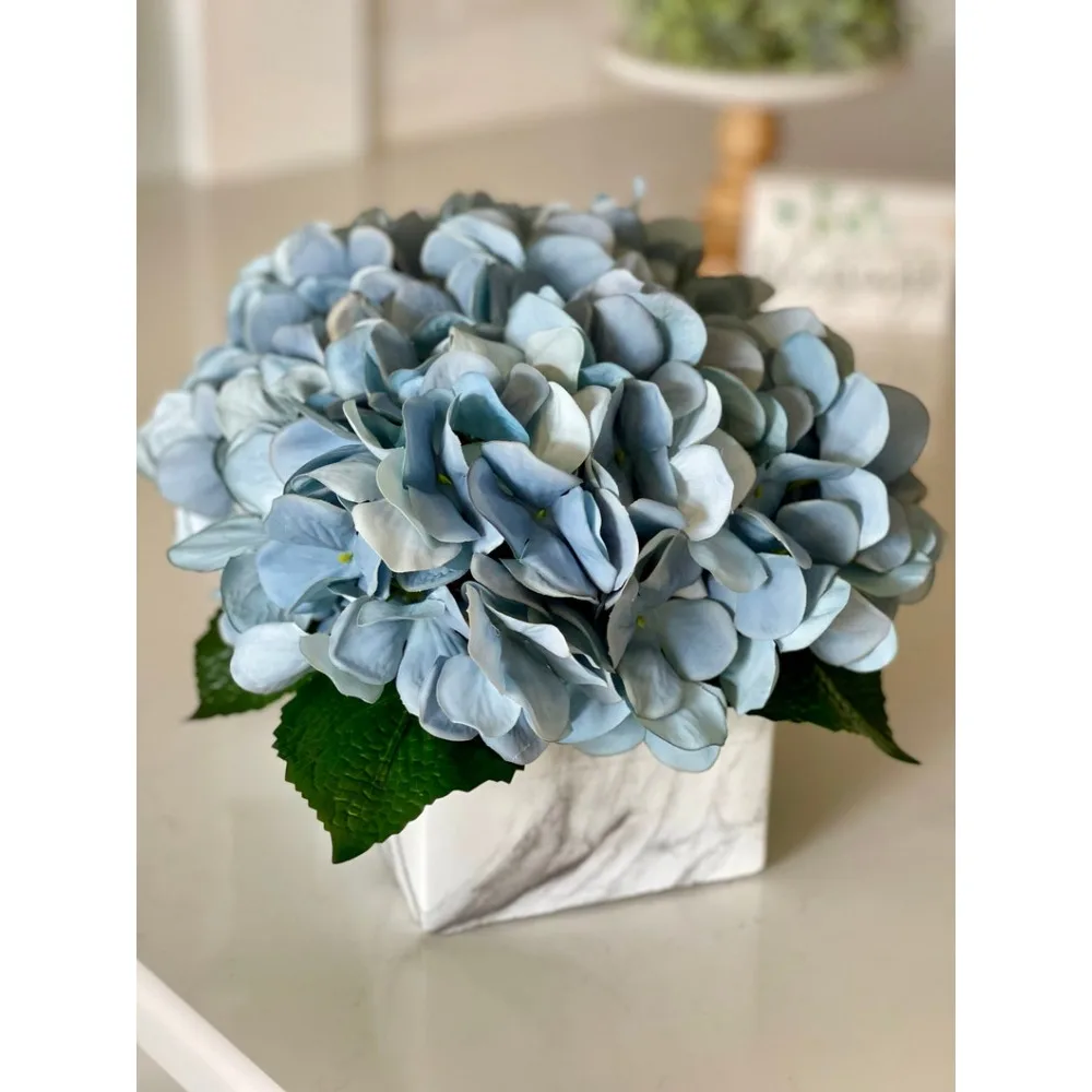 Real touch-hortensias azules y grises, arreglo floral, centro de mesa pequeño, contenedor rectangular de mármol fuax