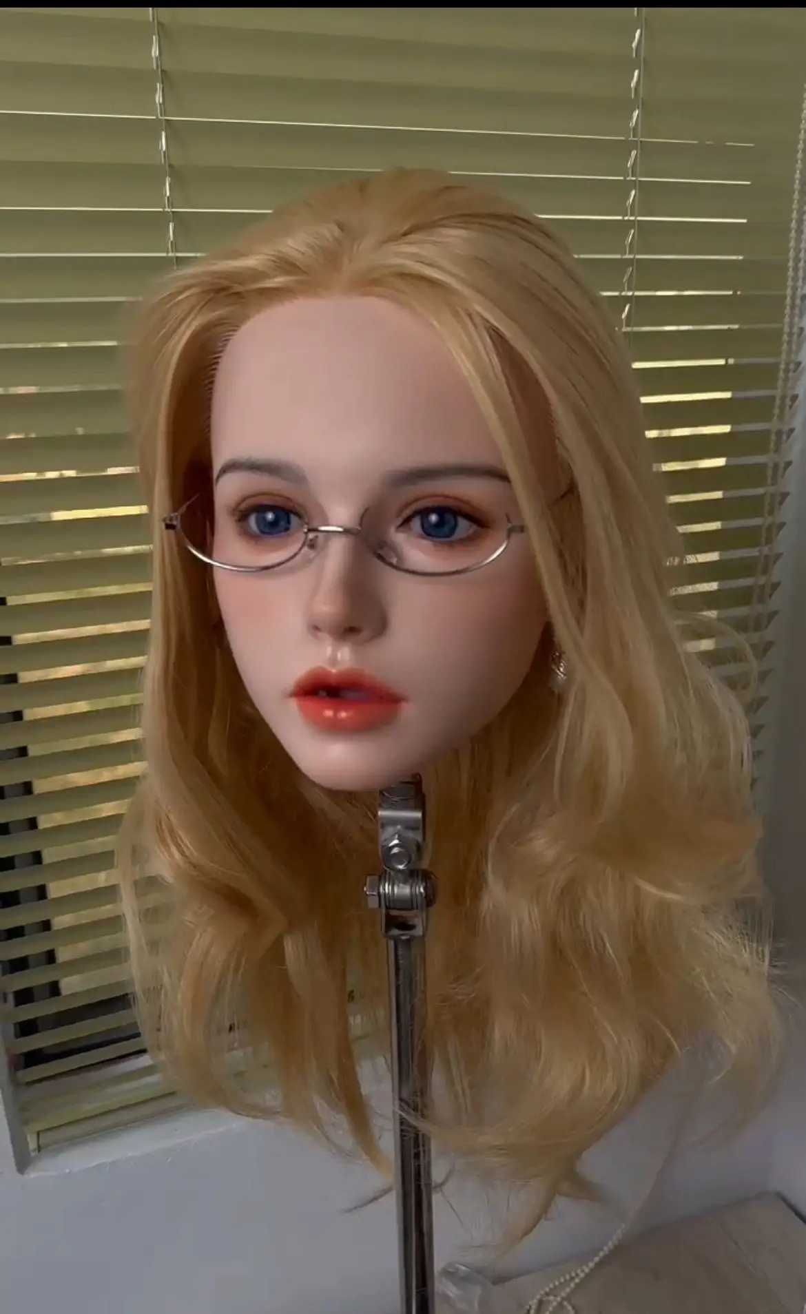 

Silicone Doll Head Artificial Hair Transplantation Real Skin M16 Screw Mouth Opening Action Figure Head