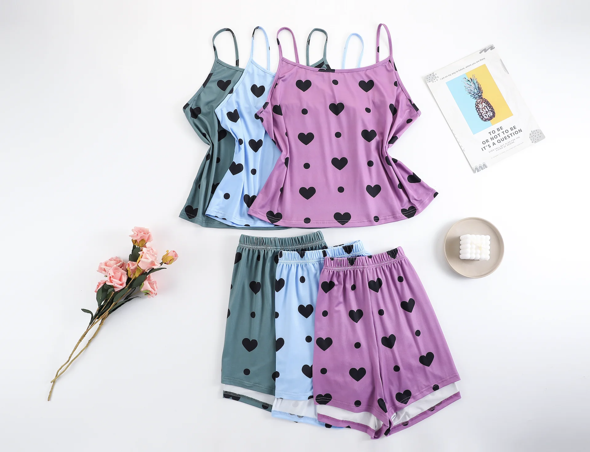 Plus Size Women's Heart Print Cami Top and Shorts 2pcs Pajama Set,Women's Round Neck Top with Elastic Waist Shorts Sleepwear